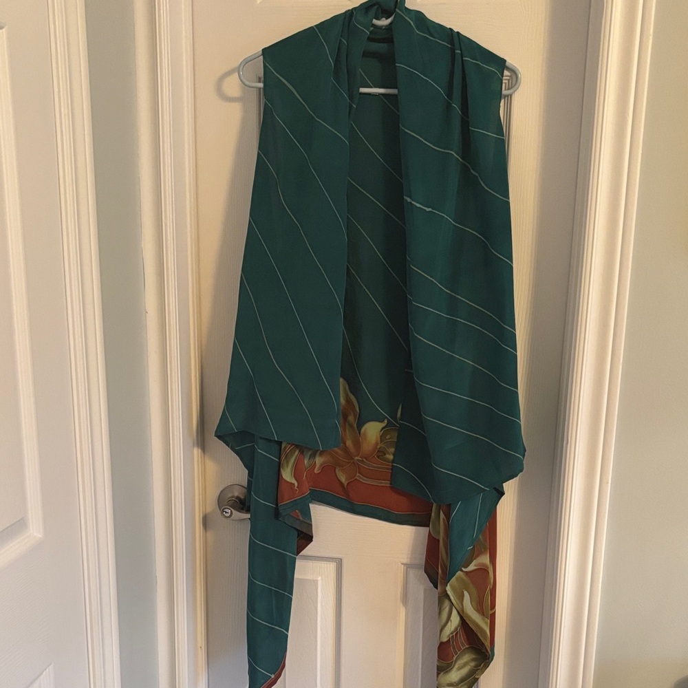 SariKNOTsari Vest